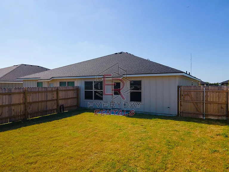 912 Cherry Laurel Ln — Photo 15