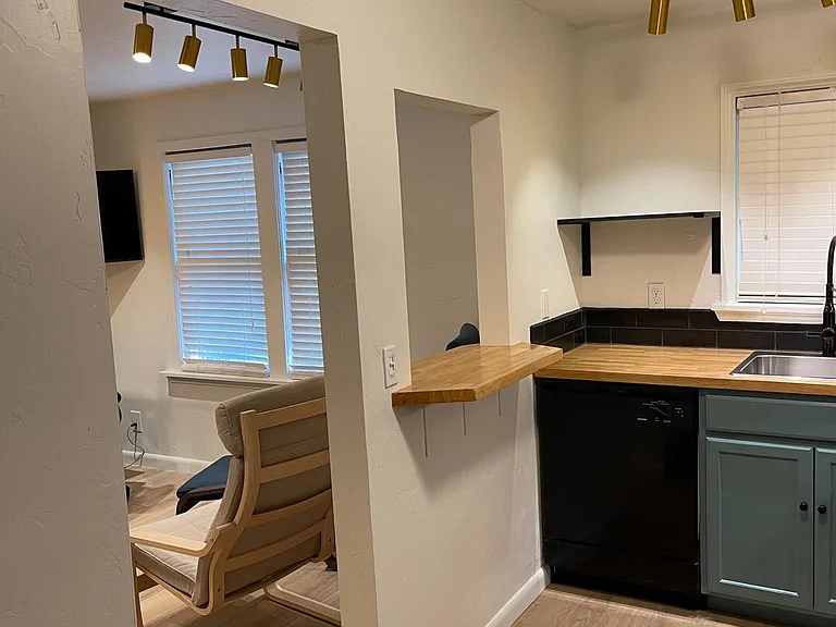 2515 N Harvey Ave #9 — Photo 10