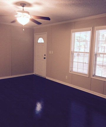 3rd image of 914 Lake Gale Dr