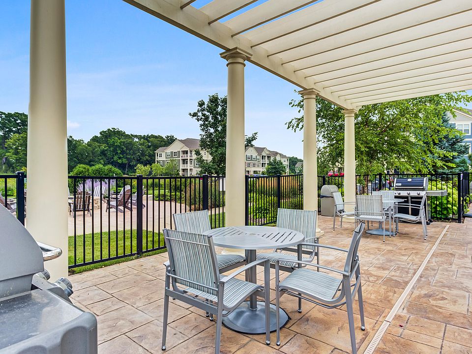 The Oaks Of Vernon Hills 103 Oak Leaf Ln Vernon Hills IL Zillow