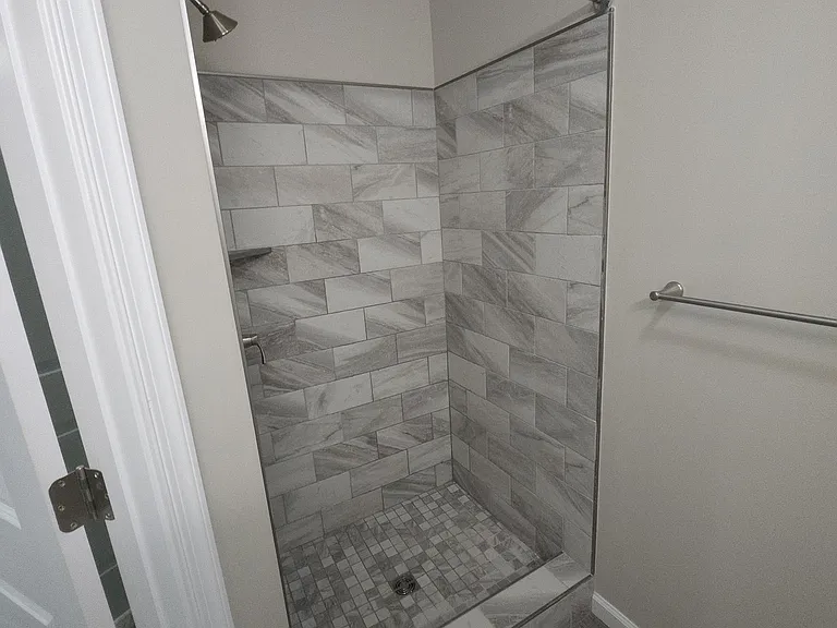 1068 Lakeland Dr — Photo 25