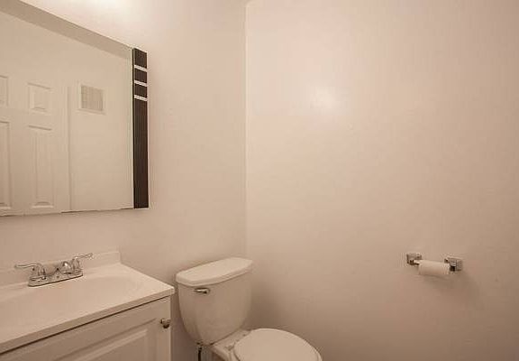 4th image of 642 Hollenbeck Ave APT 2