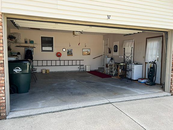 4th image of 37 Westwood Dr