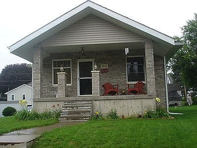 1st image of 702 6th Ave SE