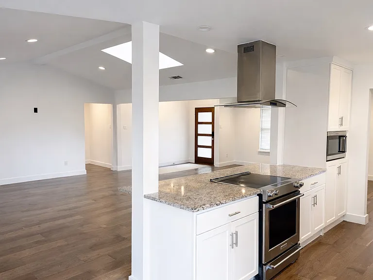 3127 Merrell Rd — Photo 10
