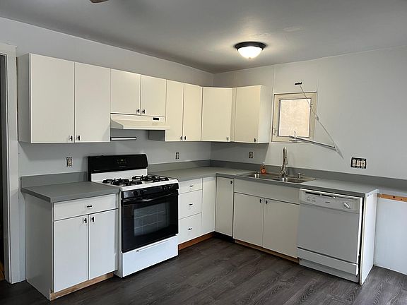 3rd image of 2906 N Centre St