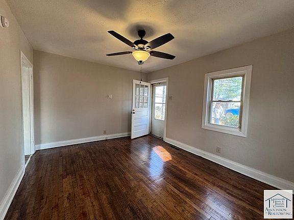 3rd image of 1161 Banner St