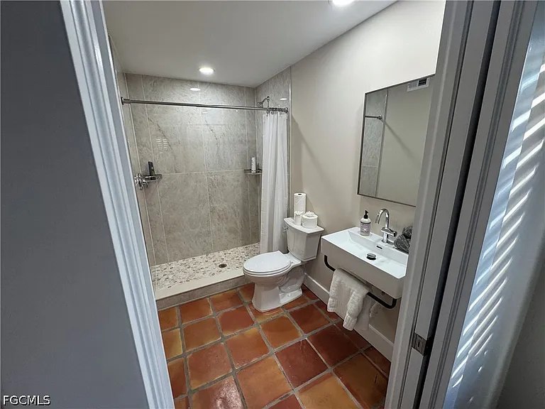 995 9th Ave S #6 — Photo 13