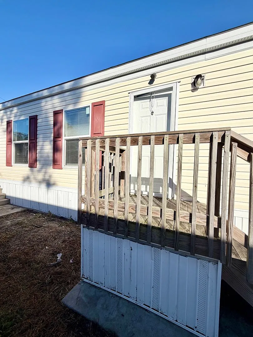 3 bed, 1056 sqft, $1,209 — Photo 3