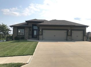 4604 Greystone Dr, Saint Joseph, MO 64505