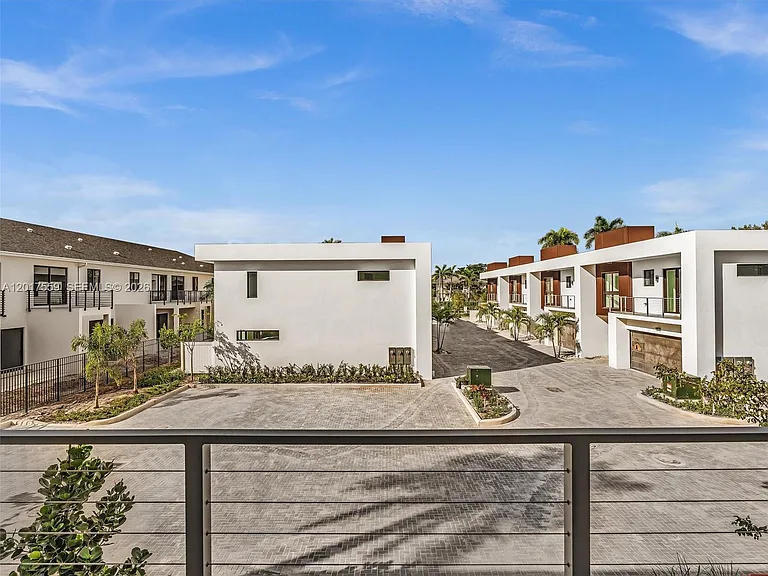4640 SW 32nd Ave #D1 — Photo 52