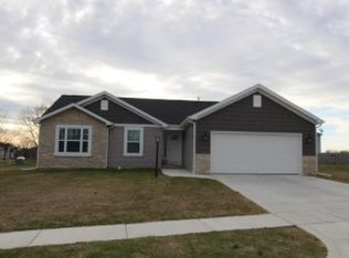 2846 Whitetail Dr, Charleston, IL 61920