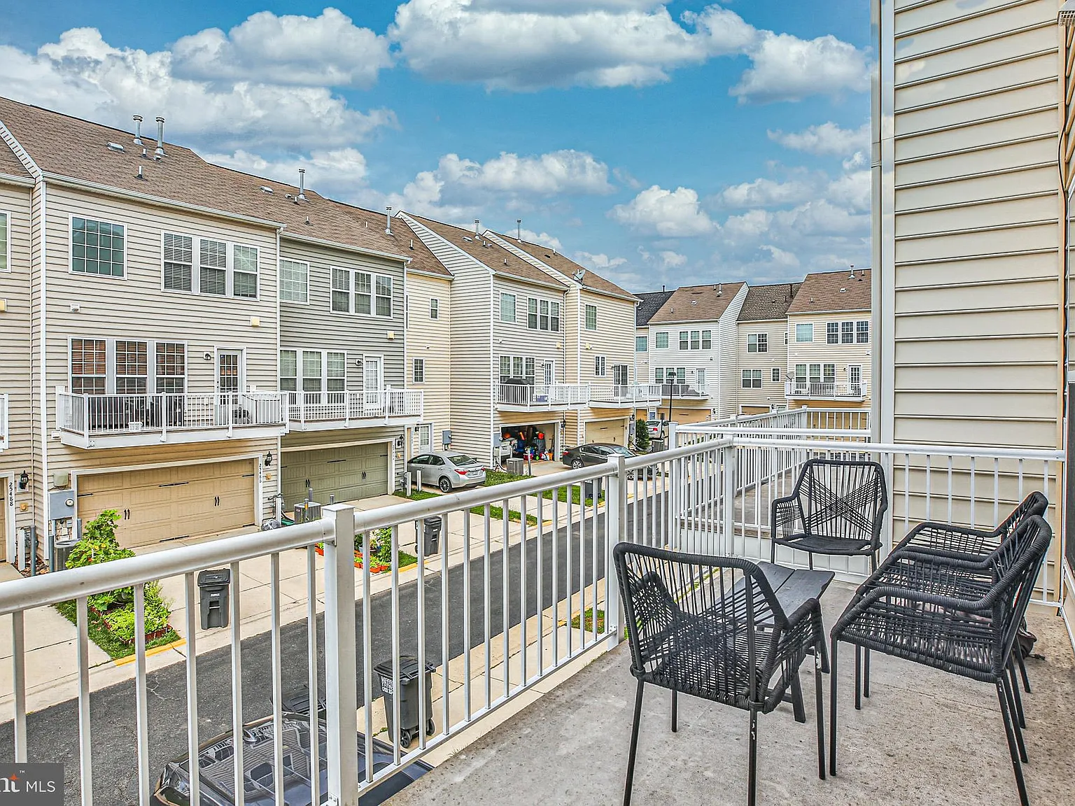 4 bed, 3.5 bath, 2120 sqft, $3,150 — Photo 3