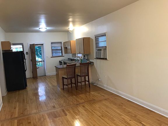 2nd image of 126 Des Plaines Ave