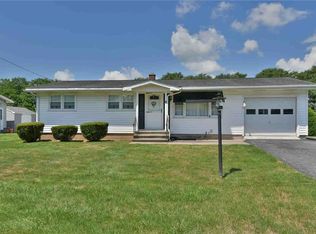 8 Royal Brook Ln, New York Mills, NY 13417