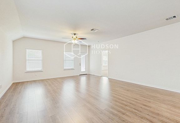 4th image of 852 Revere Ct
