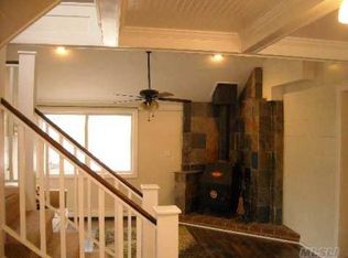 102 Bobolink Ln, Levittown, NY 11756