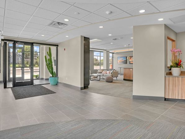 304 Snelling Ave N #403