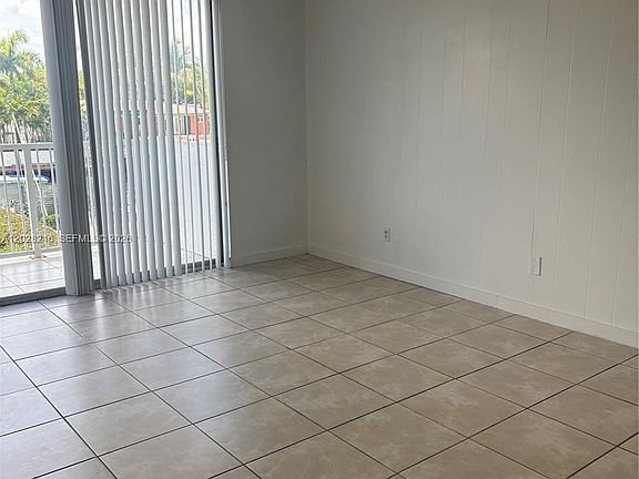 3rd image of 2000 NE 135th St APT 208