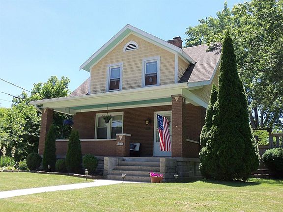 2nd image of 1915 Stevens Ave