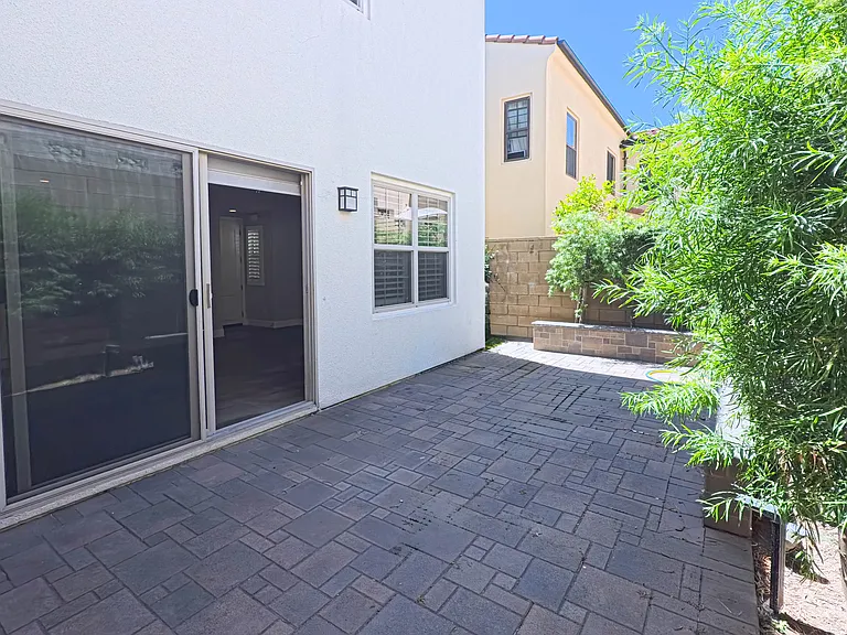 123 Painted Trellis — Photo 28