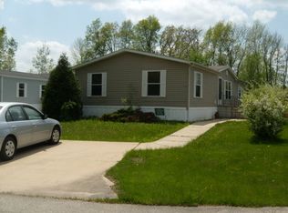 131 Crab Apple Ln, Three Oaks, MI 49128