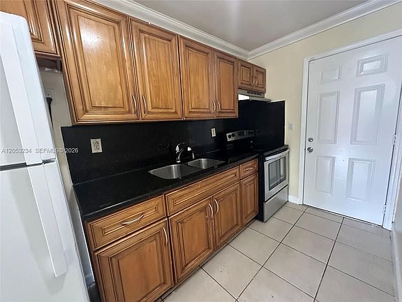 5th image of 280 NW 39th St