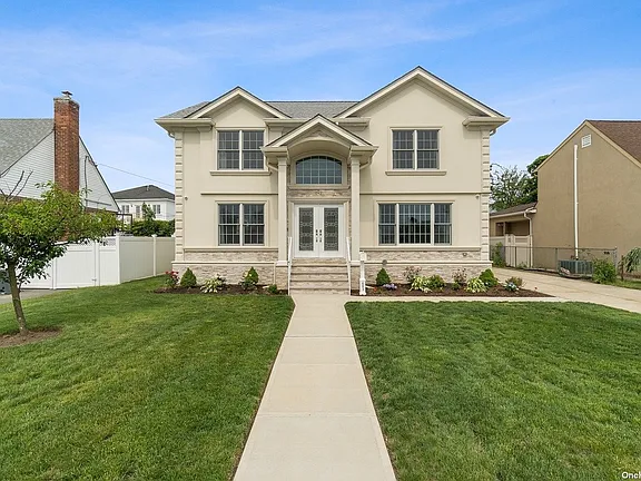 693 Park Ln S Franklin Square Ny Zillow