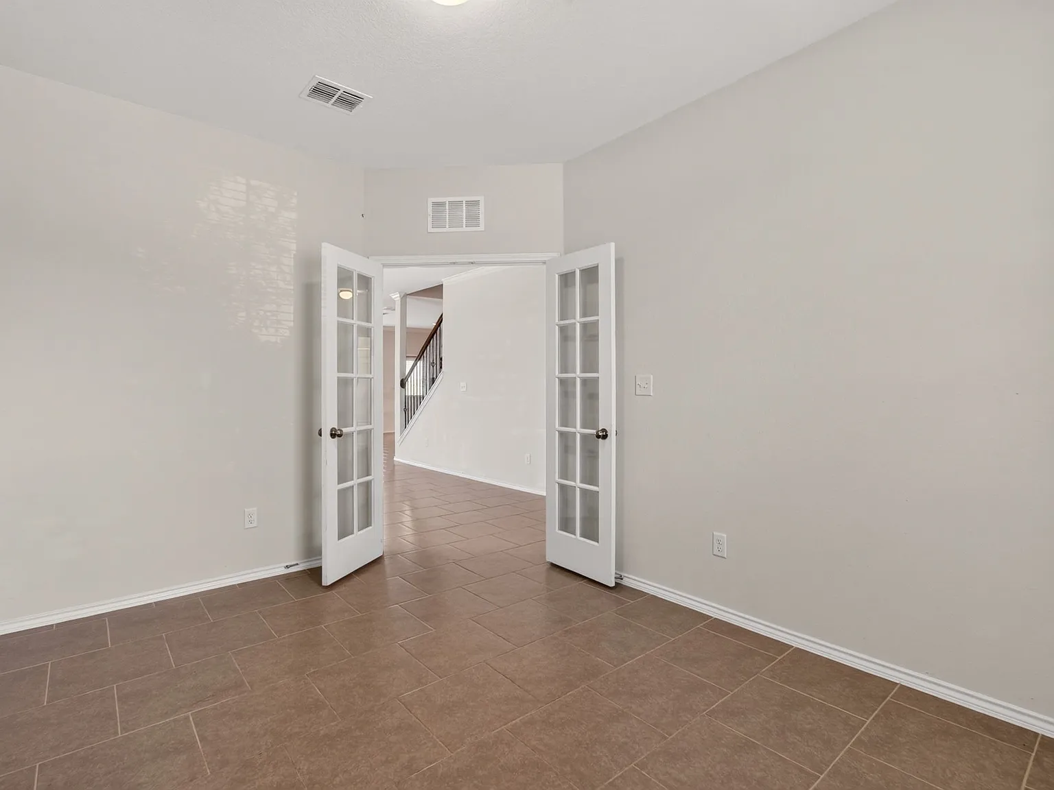 4 bed, 2606 sqft, $2,000 — Photo 3
