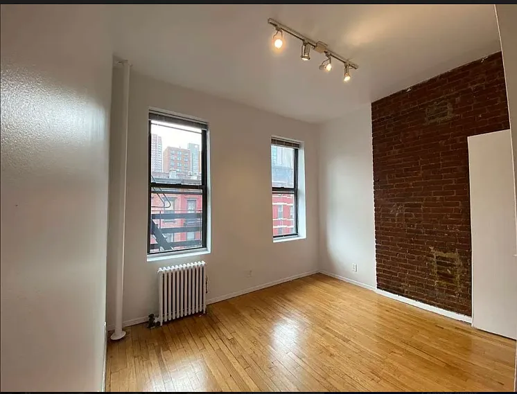 515 W 46th St #4A — Photo 1