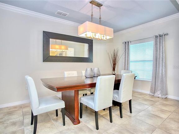 4th image of 906 Fieldstone Way