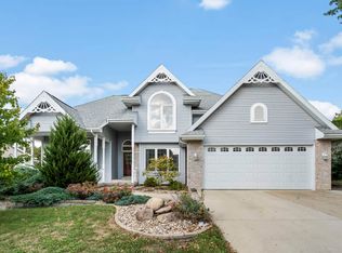 2303 Oxford Ln, Cedar Falls, IA 50613