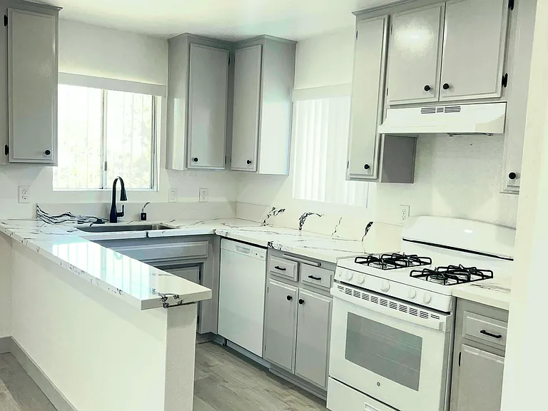 401 Chester St — Photo 2