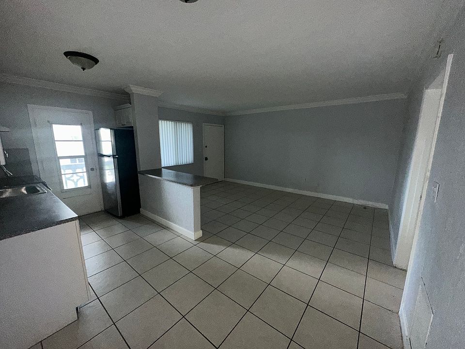 1st image of 890 NW 45th Ave APT 32