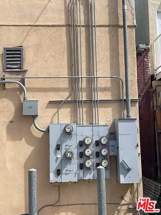 2nd image of 2720 W 54th St
