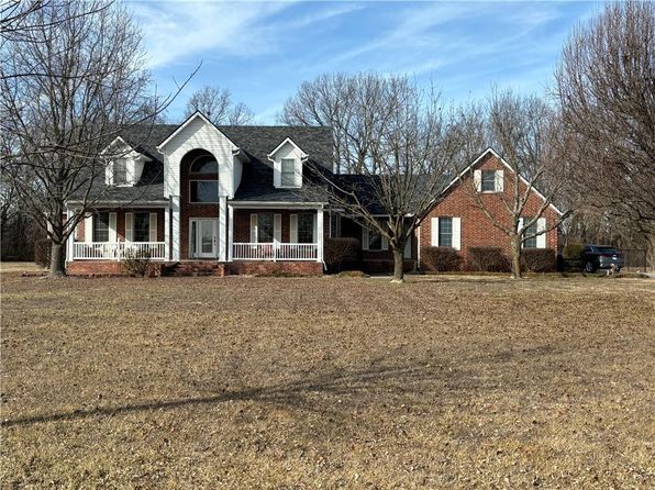 124 Huntington Cir, Pittsburg, KS 66762