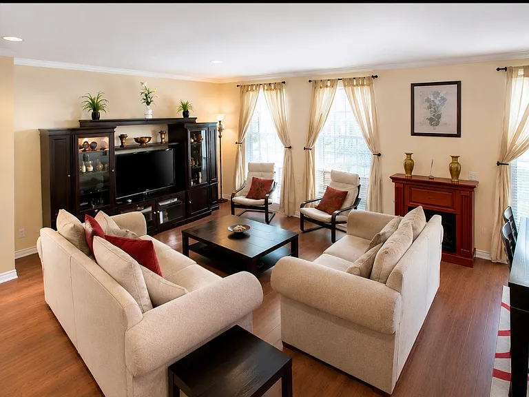 425 S Meadowbrook Dr S #106 — Photo 2