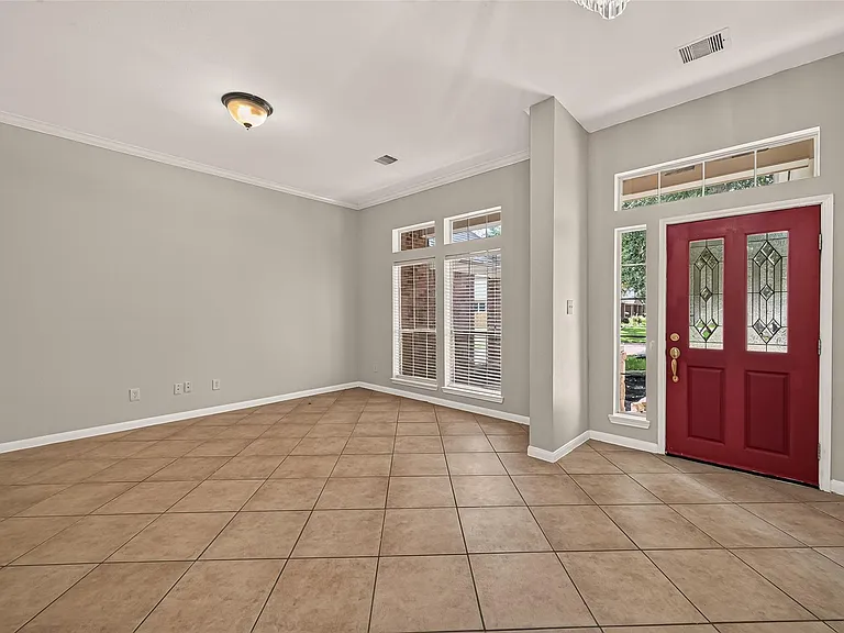 706 Silver Creek Cir — Photo 7