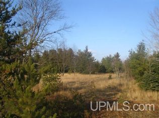 39 Meadowood Shores Dr, Iron River, MI 49935