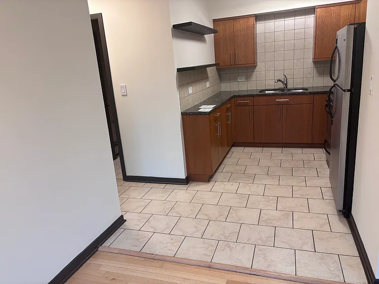 424 Elgin Ave #8 — Photo 9