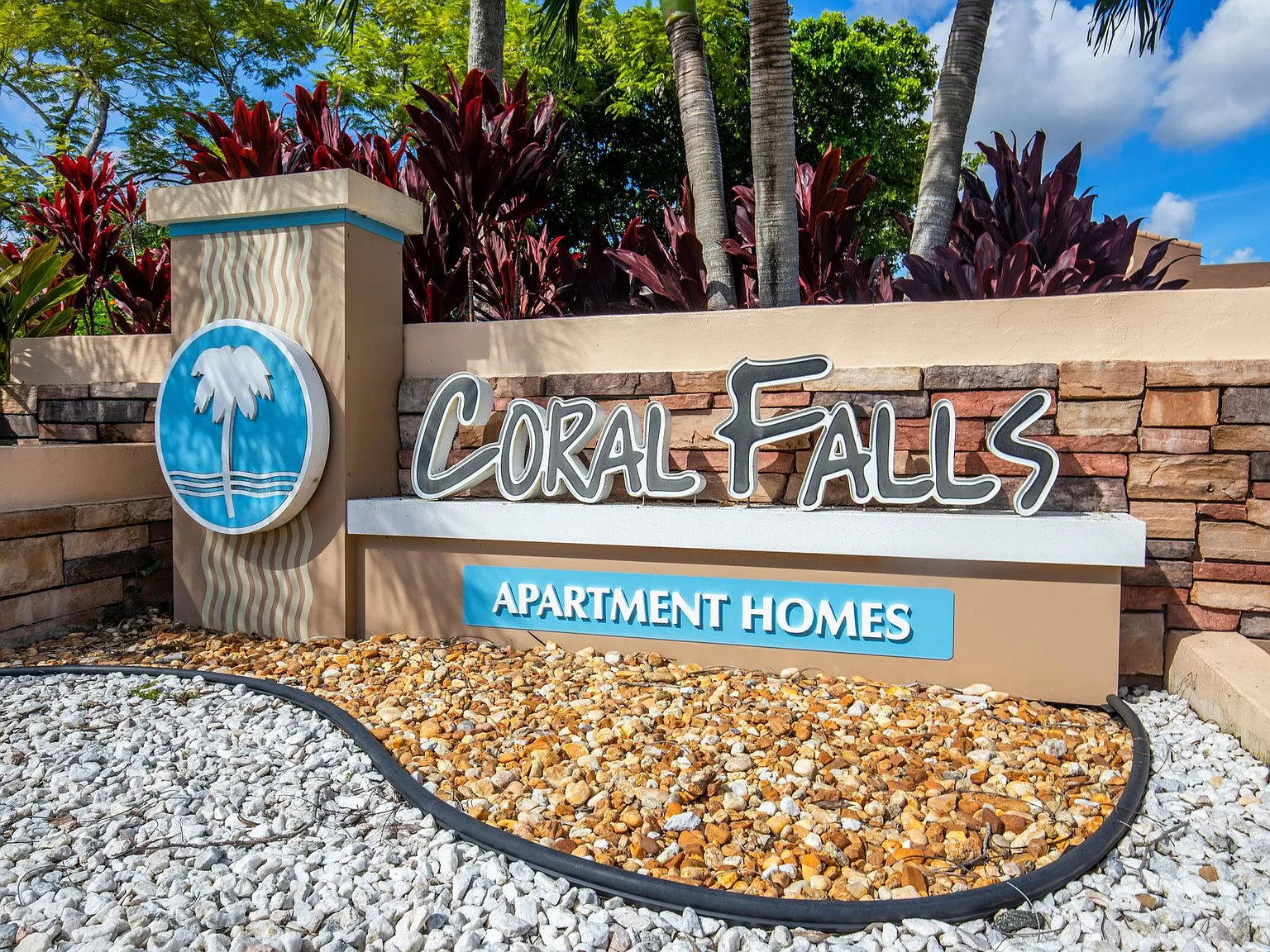 CORAL FALLS APARTMENTS — Photo 2