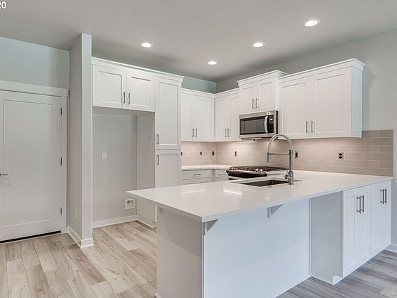 5th image of 3983 SE Century Blvd #41