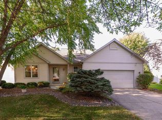 280 Valley Ridge Dr, Sun Prairie, WI 53590