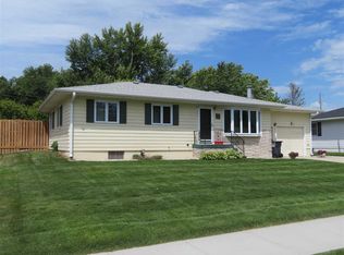 1202 Sunnydell Ln, Norfolk, NE 68701