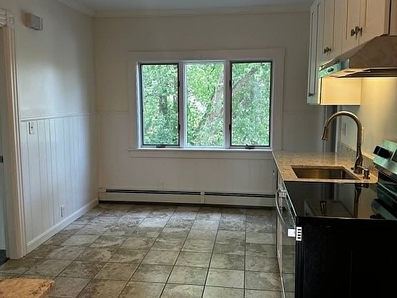 4th image of 127 Bartlett St #129