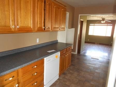 5th image of 215 Evelyn St
