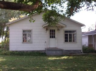 904 N Main St, White Hall, IL 62092