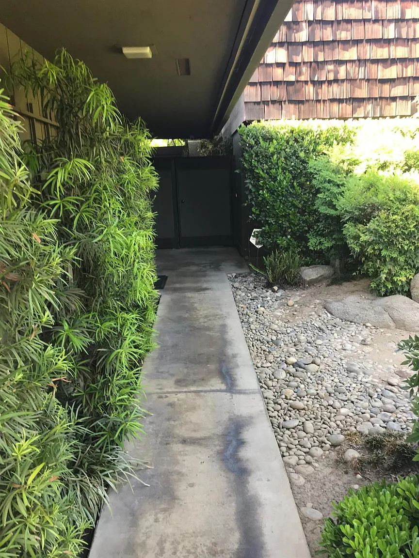 5059 N Van Ness Blvd photo 1