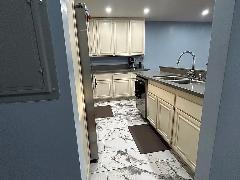 18084 Yosemite Ct — Photo 8