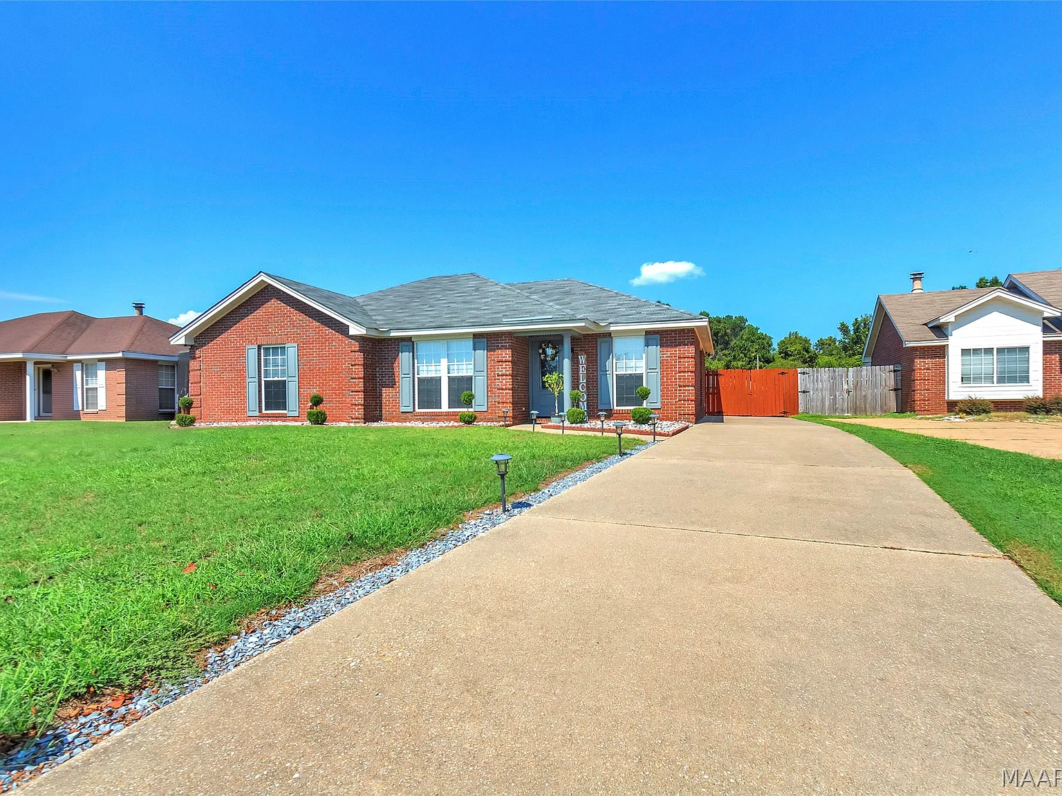 3 bed, 2.0 bath, 1390 sqft, $1,600 — Photo 2